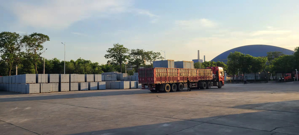 1652775534189135.jpg 3加氣塊裝車.jpg